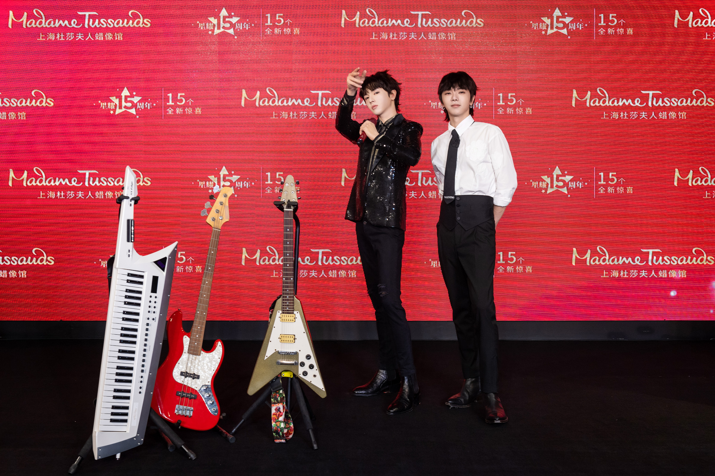 Hua Chenyu appeared at the wax statue unveiling, looking forward to holding a concert this year
