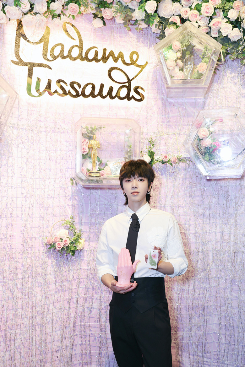 Hua Chenyu appeared at the wax statue unveiling, looking forward to holding a concert this year
