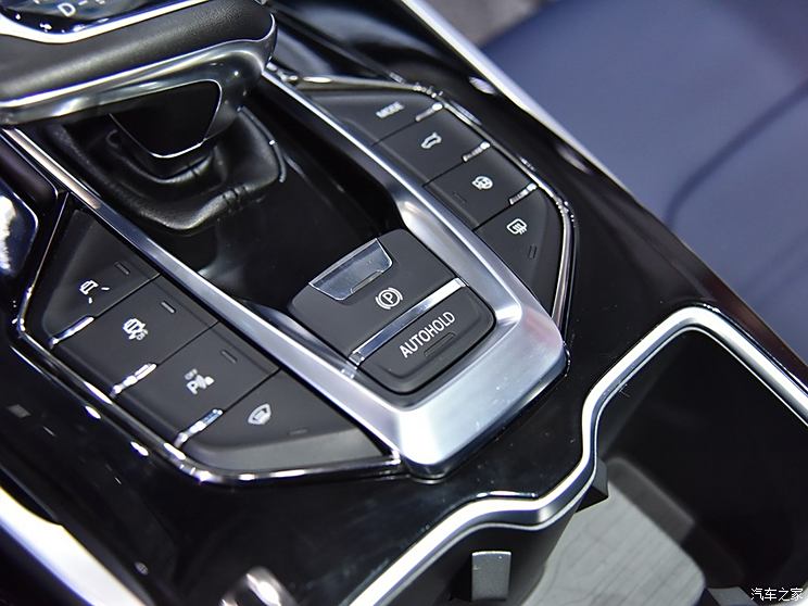 SAIC MAXUS EUNIQ 6 2019, trial vehicle